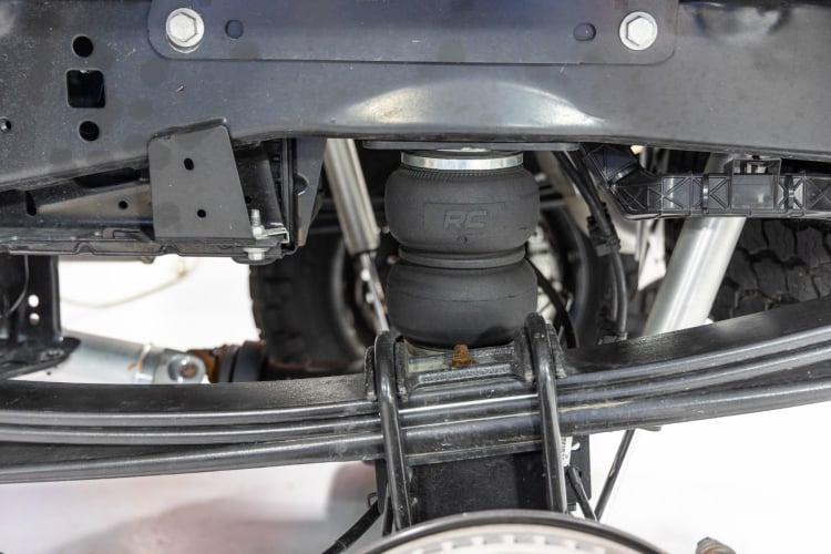 ROUGH COUNTRY AIR SPRING KIT W/ONBOARD AIR COMPRESSOR 17-22 SUPER DUTY’S (F-250/F-350)